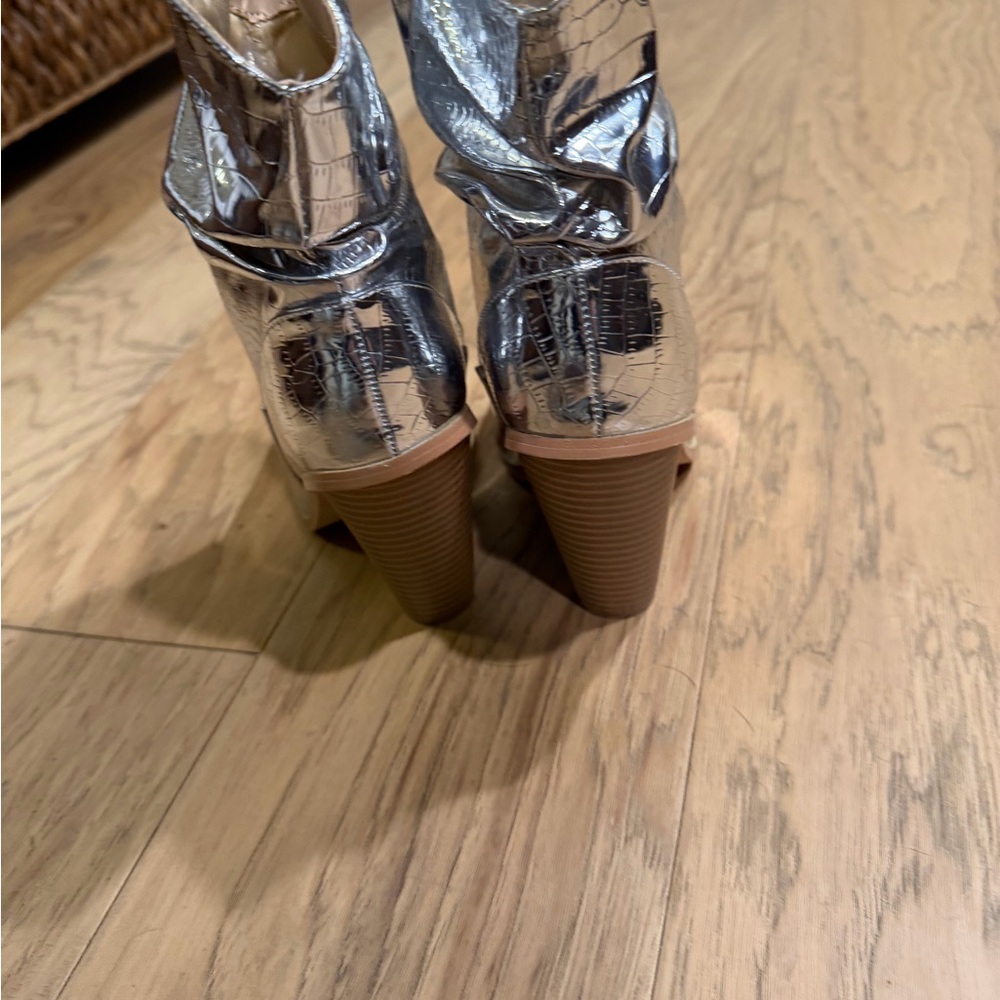Cape Robbin Metallic Silver Western Boots - Picture 4 of 7
